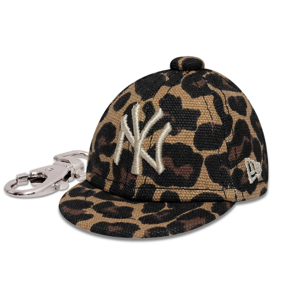 Pictured is this MLB Leo Mini Cap New York Yankees Key Chain in black. 1