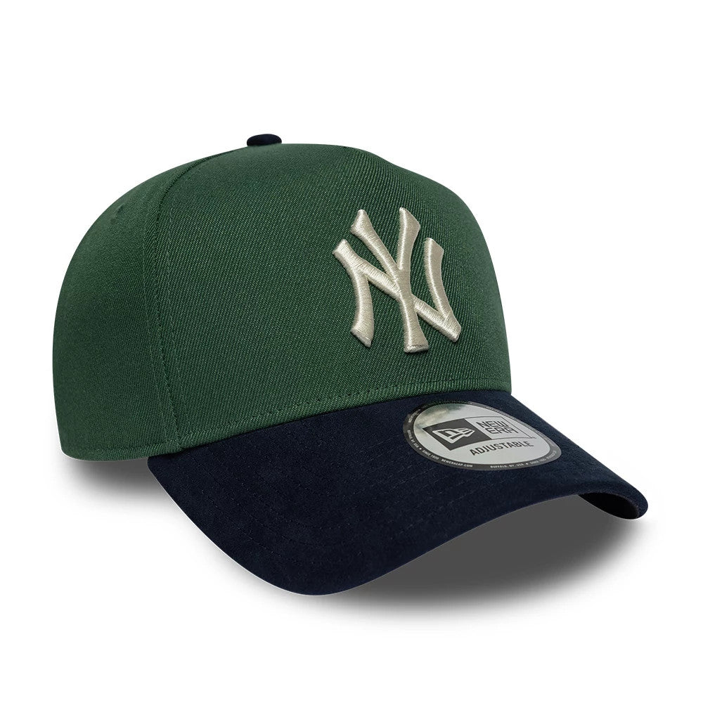 Pictured is this MLB Suede Visor New York Yankees 9FORTY E-Frame cap in dark green. 3