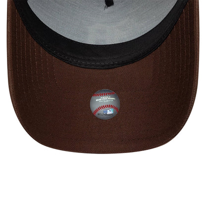 Pictured is this MLB Suede Visor Detroit Tigers 9FORTY E-Frame cap in navy. 5