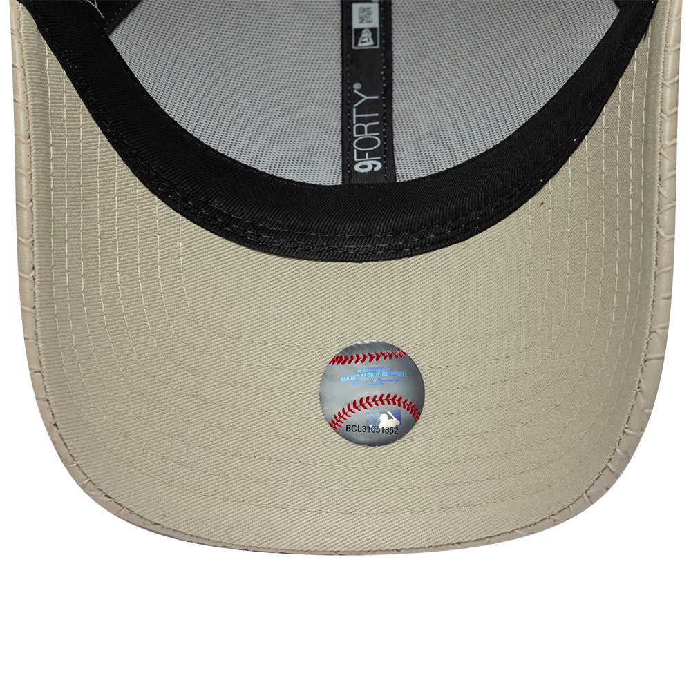 Pictured is this MLB PU Weave New York Yankees 9FORTY cap in light beige. 5