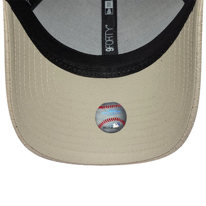 Pictured is this MLB PU Weave New York Yankees 9FORTY cap in light beige. 5