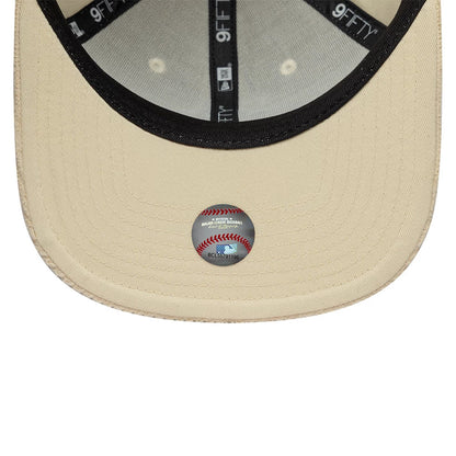 Pictured is this MLB Cord Visor New York Yankees 9FIFTY Original Fit cap in light beige. 5
