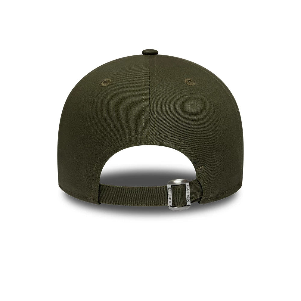 Pictured is this New Era Gem Patch Distress 9FORTY cap in green. 4