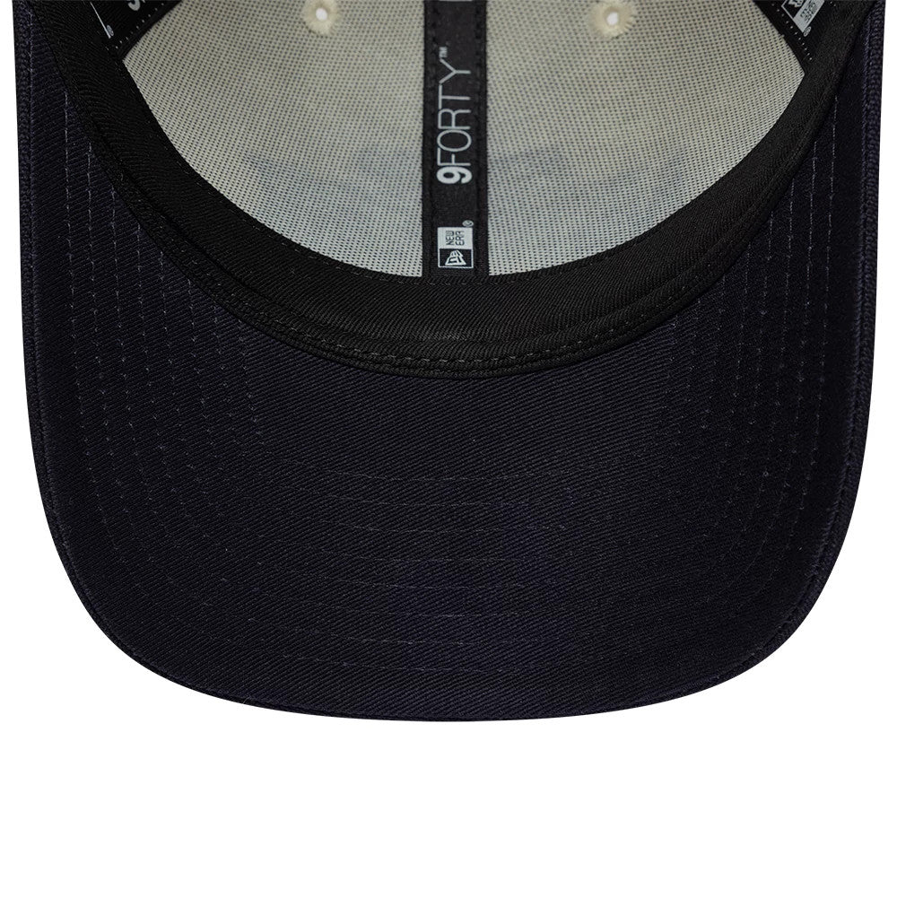 Pictured is this New Era New York 9FORTY M-Crown cap in light beige & black. 5