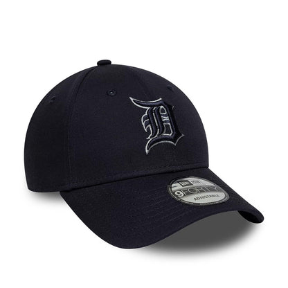 Detroit Tigers MLB Team Outline Navy New Era 9FORTY Adjustable Cap, front view showing the white embroidered Detroit Tigers logo on the front panel, paired with a curved navy visor and a 9FORTY size sticker on the top.