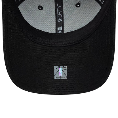 Chicago Bulls NBA Team Outline Black New Era 9FORTY Adjustable Cap, inside view featuring a grey undervisor, the black sweatband with 9FORTY branding, and a central NBA holographic sticker on the curved black visor.