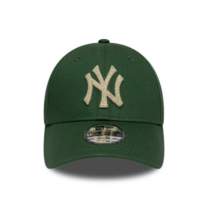 New York Yankees Youth MLB Metallic Dark Green New Era 9FORTY Adjustable Cap, front view showing a gold glitter embroidered NY logo on the front panel, a curved dark green visor, and a 9FORTY size sticker on the centre of the visor.