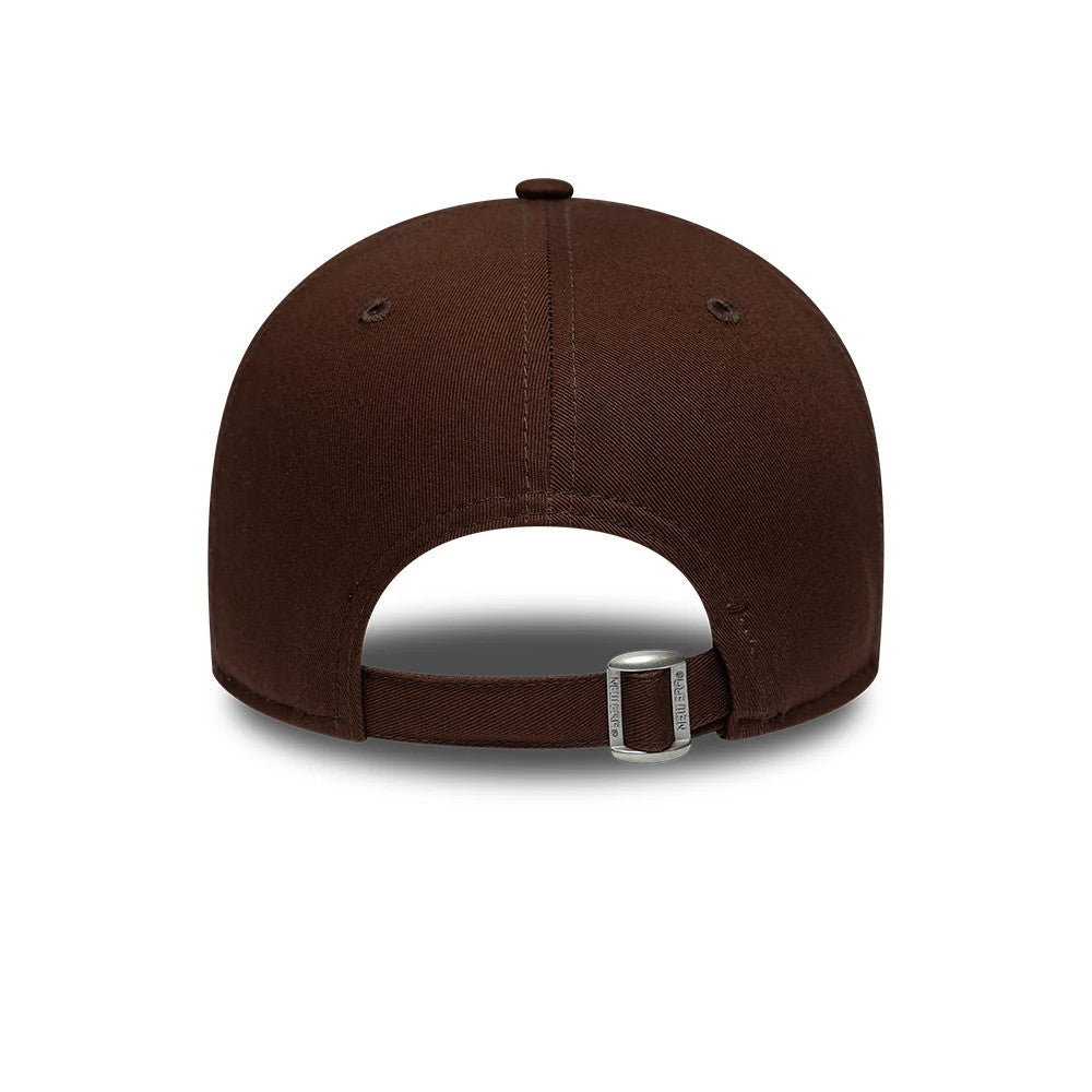 Pictured is this MLB League Essential New York Yankees 9FORTY cap in brown. 4