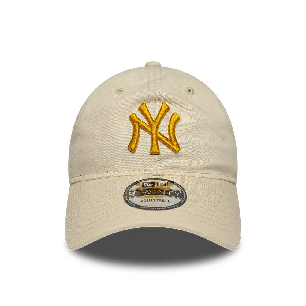 Pictured is this MLB League Essential New York Yankees 9TWENTY cap in light beige. 2