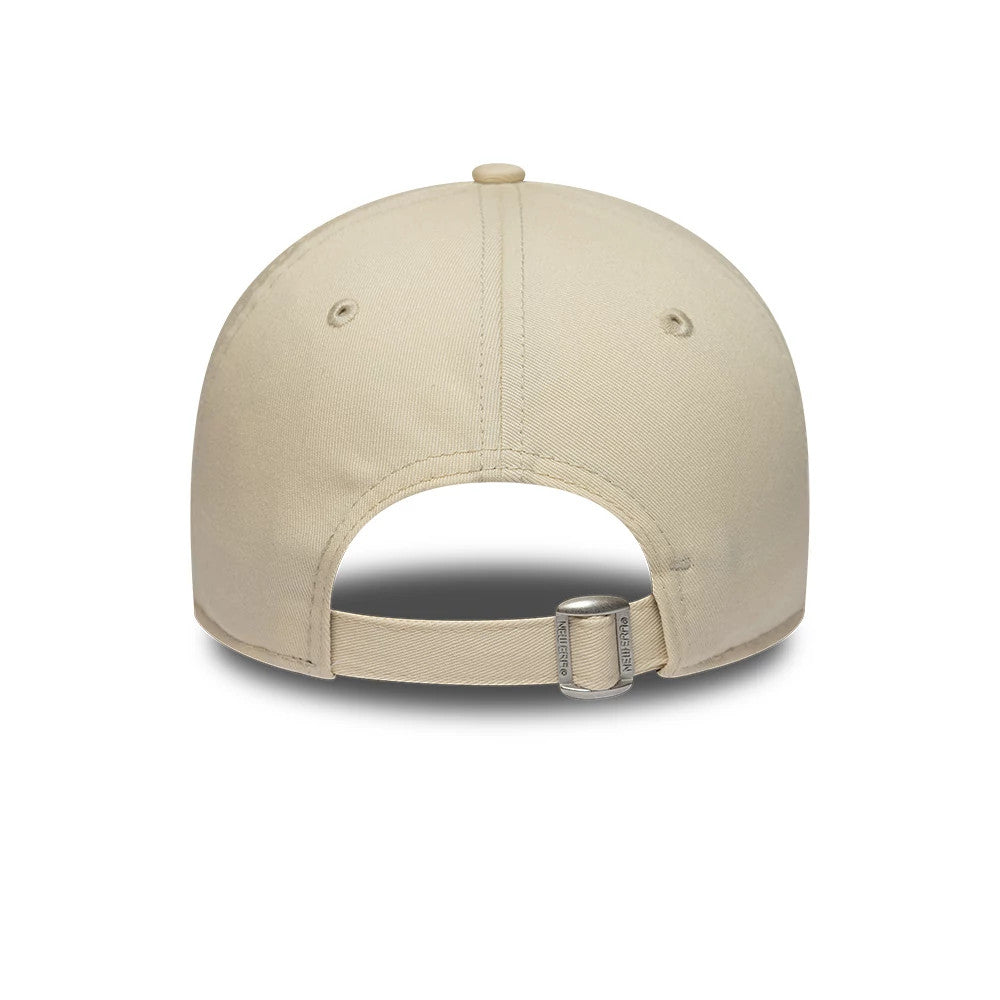 New York Yankees MLB League Essential Light Beige New Era 9TWENTY Adjustable Cap, rear view showing a fabric strap with a buckle for size adjustment, eyelets for ventilation, and a seamless join between the panels enhancing the light beige structure.