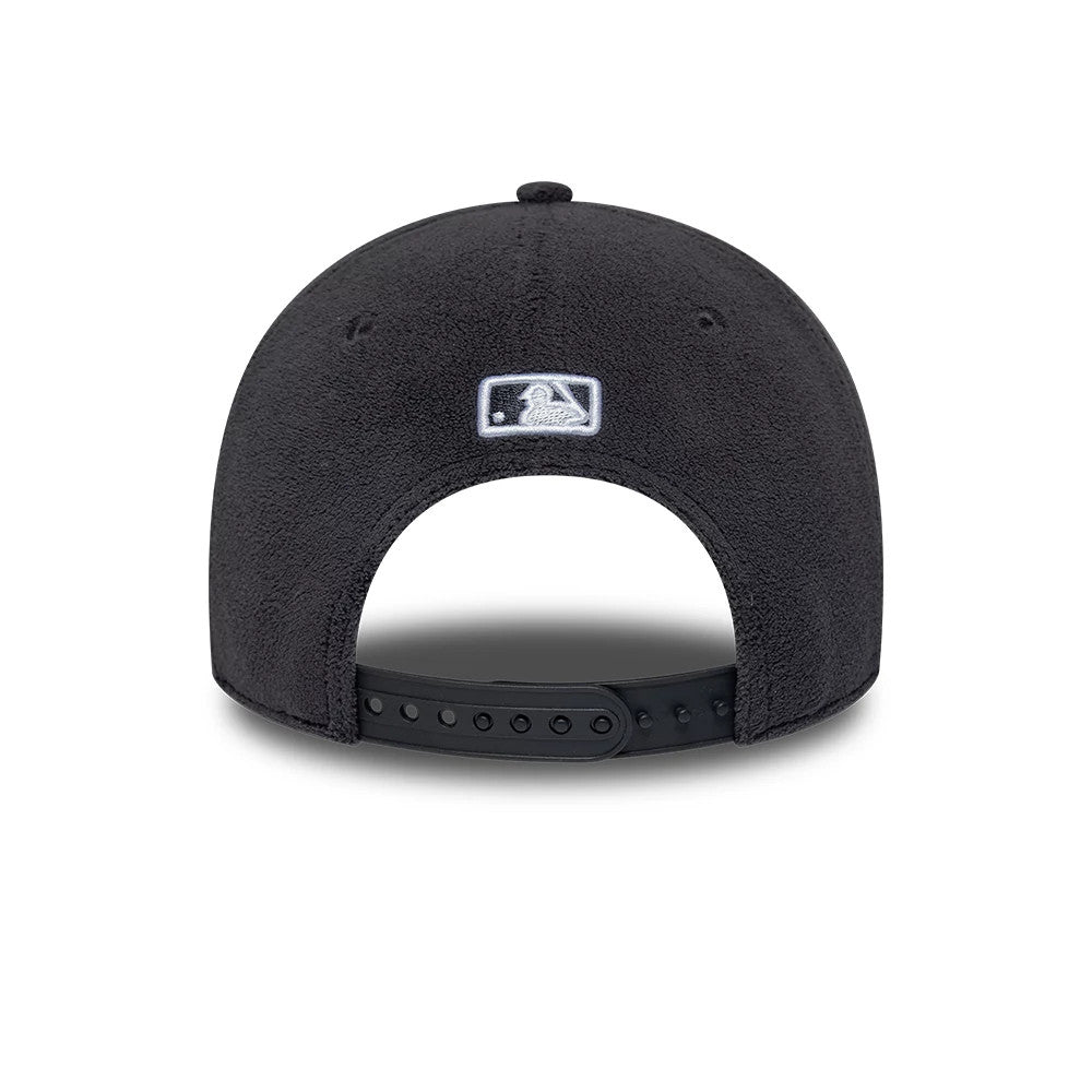 Pictured is this MLB Fleece LA Dodgers 9FORTY M-Crown cap in charcoal. 4