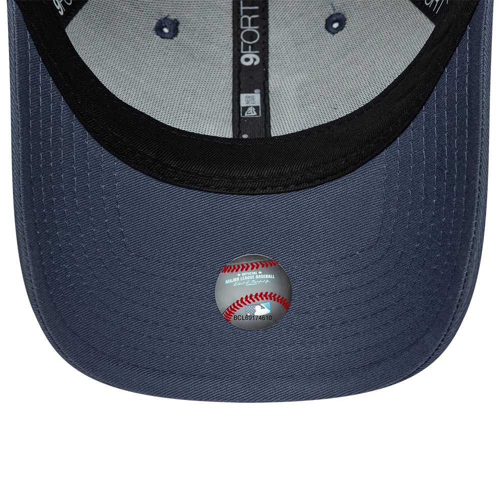Pictured is this MLB League Essential LA Dodgers 9FORTY cap in dark blue. 5