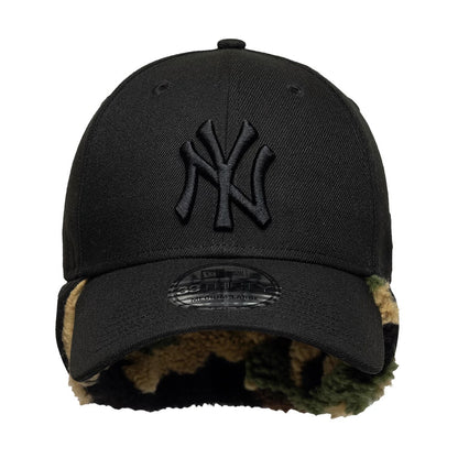 Pictured is this MLB New York Yankees 39THIRTY Downflap Stretch Fit cap in black. 4