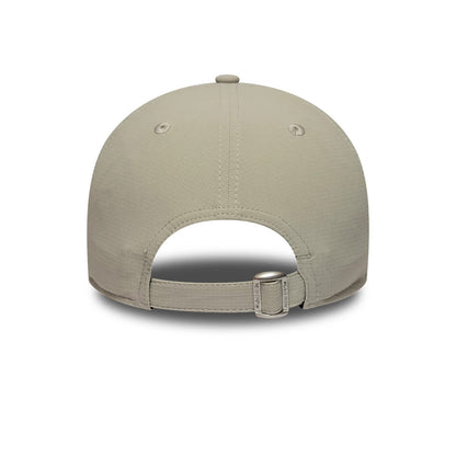 Pictured is this MLB Ripstop LA Dodgers 9TWENTY cap in beige. 4