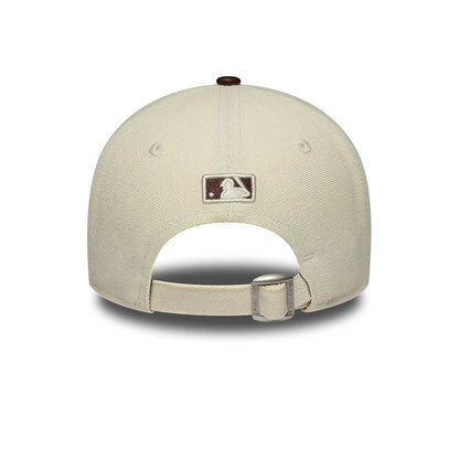 Pictured is this Womens MLB Fabric Mix New York Yankees 9FORTY M-Crown A-Frame cap in light beige & brown. 4