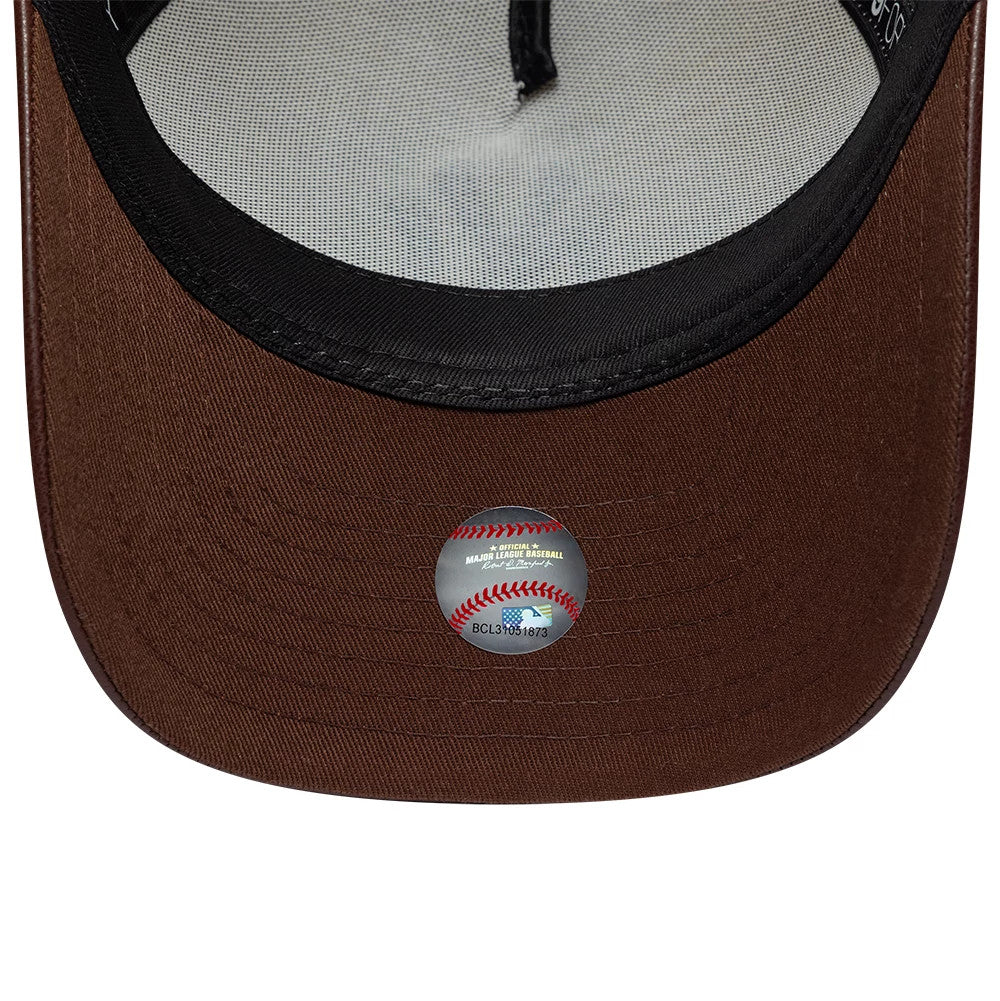 Pictured is this Womens MLB Fabric Mix New York Yankees 9FORTY M-Crown A-Frame cap in light beige & brown. 5