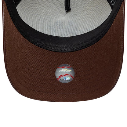 Pictured is this Womens MLB Fabric Mix New York Yankees 9FORTY M-Crown A-Frame cap in light beige & brown. 5