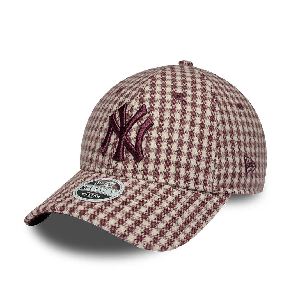Yankees Womens MLB Houndstooth Dark Red New Era 9FORTY M-Crown Adjustable Cap, front view showing dark red embroidered NY logo on structured houndstooth crown, curved visor with 9FORTY size sticker, and New Era flag logo on the left side.