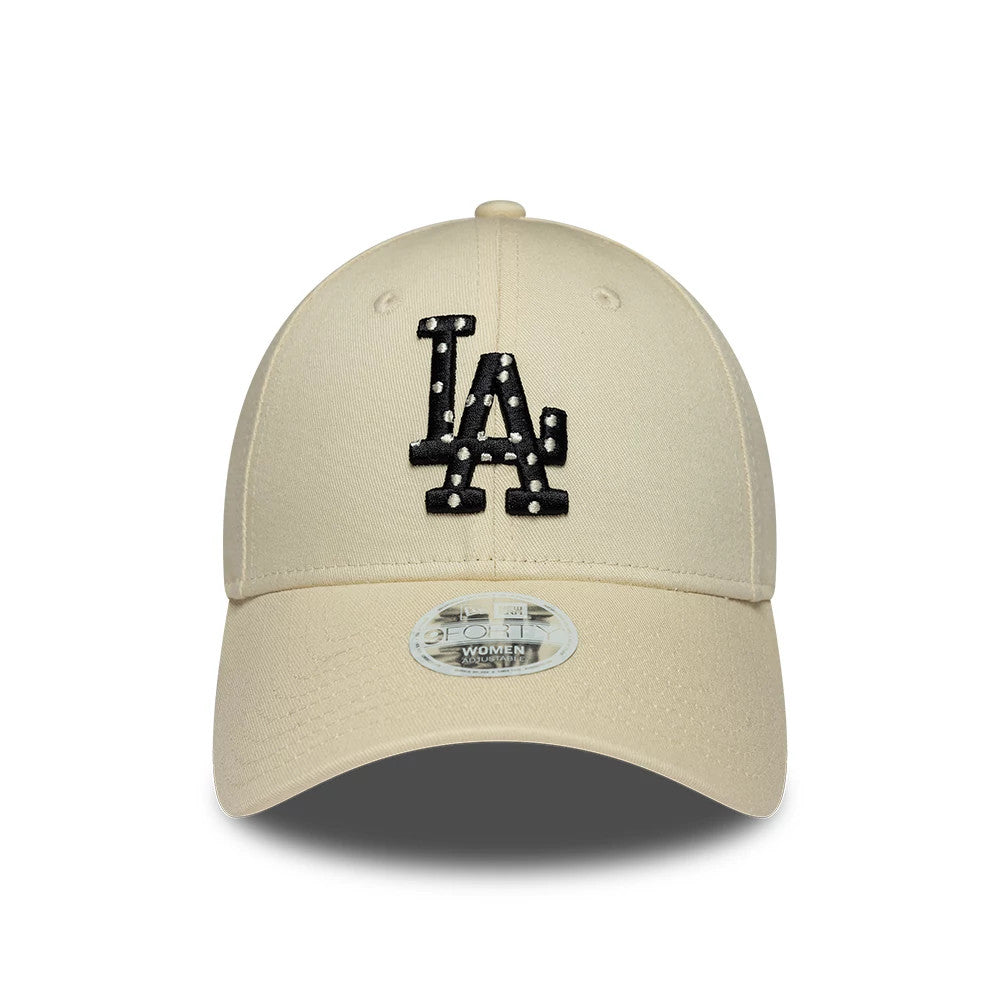 LA Dodgers Womens MLB Infill Light Beige New Era 9FORTY Adjustable Cap, front view showing a black LA logo with white infill details on the structured beige crown, a curved beige visor, and a 9FORTY size sticker.
