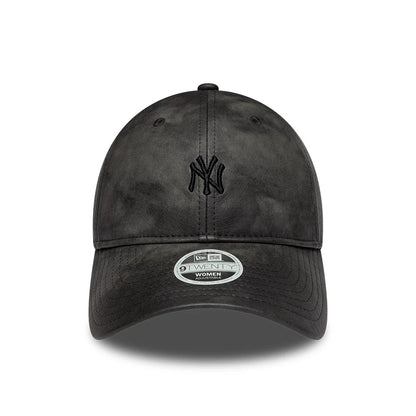 New York Yankees Womens MLB Washed PU Black New Era 9TWENTY Adjustable Cap, front view showing the black embroidered NY logo centred on the washed black crown, with a curved visor and the 9TWENTY women’s size sticker on the visor.