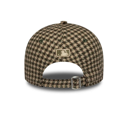 LA Dodgers Womens MLB Houndstooth Green New Era 9FORTY M-Crown Adjustable Cap, rear view showing the MLB Batterman logo embroidered at the centre back, with an adjustable strap and houndstooth pattern on the structured crown.