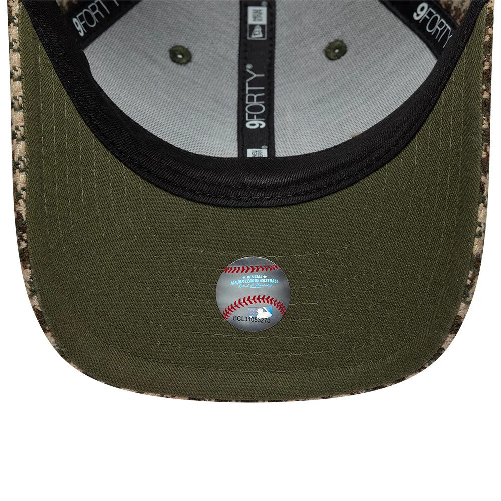 LA Dodgers Womens MLB Houndstooth Green New Era 9FORTY M-Crown Adjustable Cap, inside view showing the green undervisor with a baseball-shaped sticker, black sweatband, and New Era branded taping on the seams.