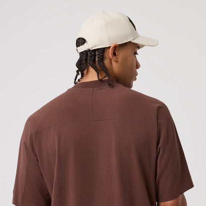 The model is wearing this MLB Arch Graphic Philadelphia Phillies Oversized T-Shirt in brown. 7