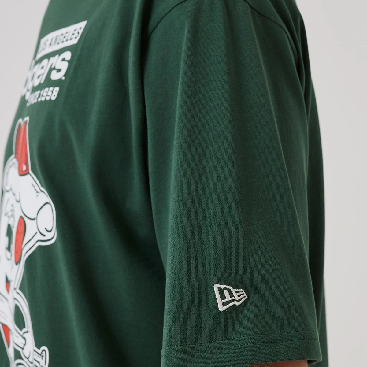 The model is wearing this MLB Food Graphic LA Dodgers Oversized T-Shirt in dark green. 5