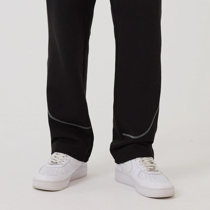 The model is wearing this NBA Graphic Chicago Bulls Straight Leg Joggers in black. 6