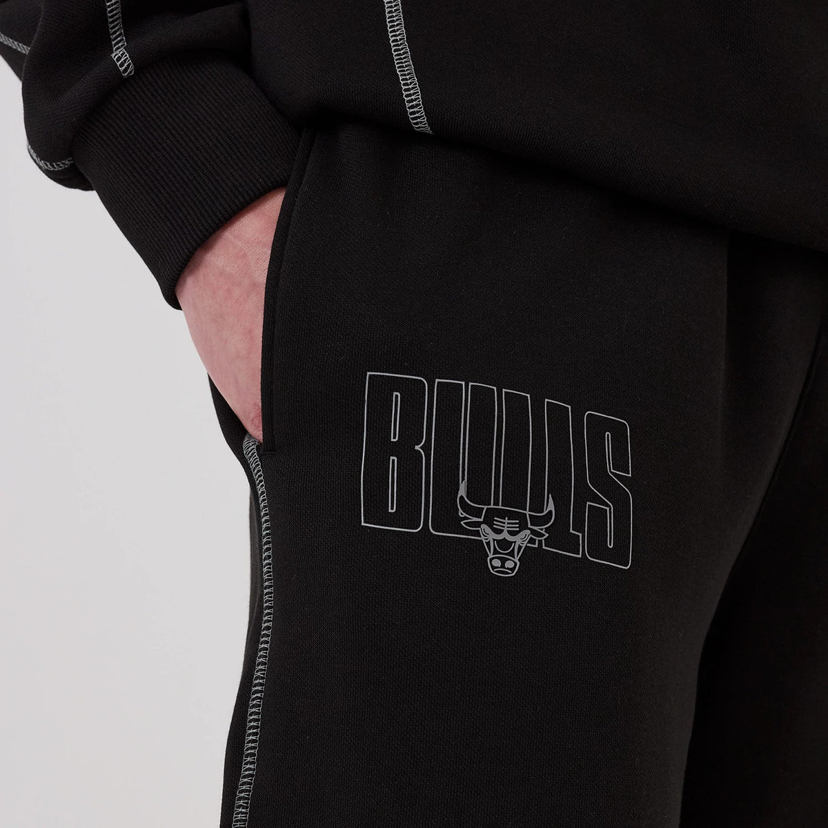 The model is wearing this NBA Graphic Chicago Bulls Straight Leg Joggers in black. 5