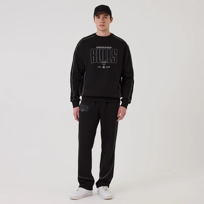 The model is wearing this NBA Graphic Chicago Bulls Straight Leg Joggers in black. 8