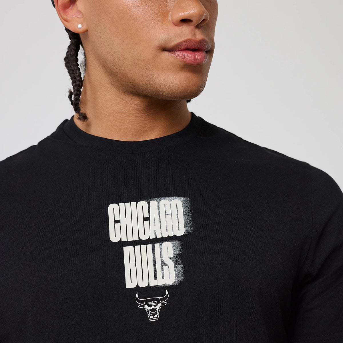 The model is wearing this NBA Graphic Chicago Bulls T-Shirt in black. 5