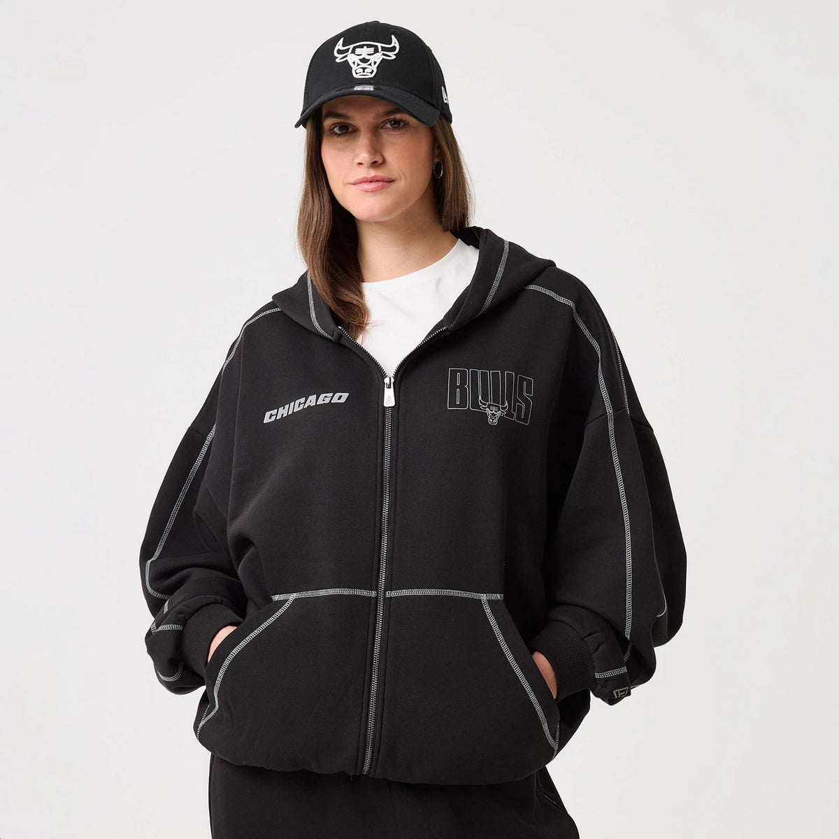 The model is wearing this NBA Graphic Chicago Bulls Pullover Hoodie in black. 4