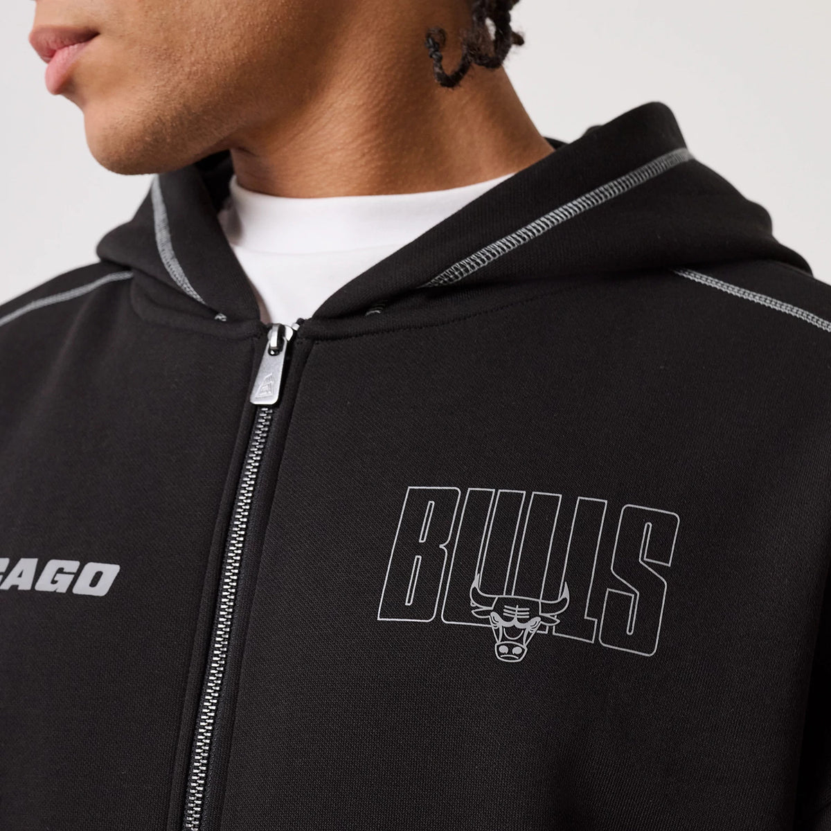 The model is wearing this NBA Graphic Chicago Bulls Pullover Hoodie in black. 5