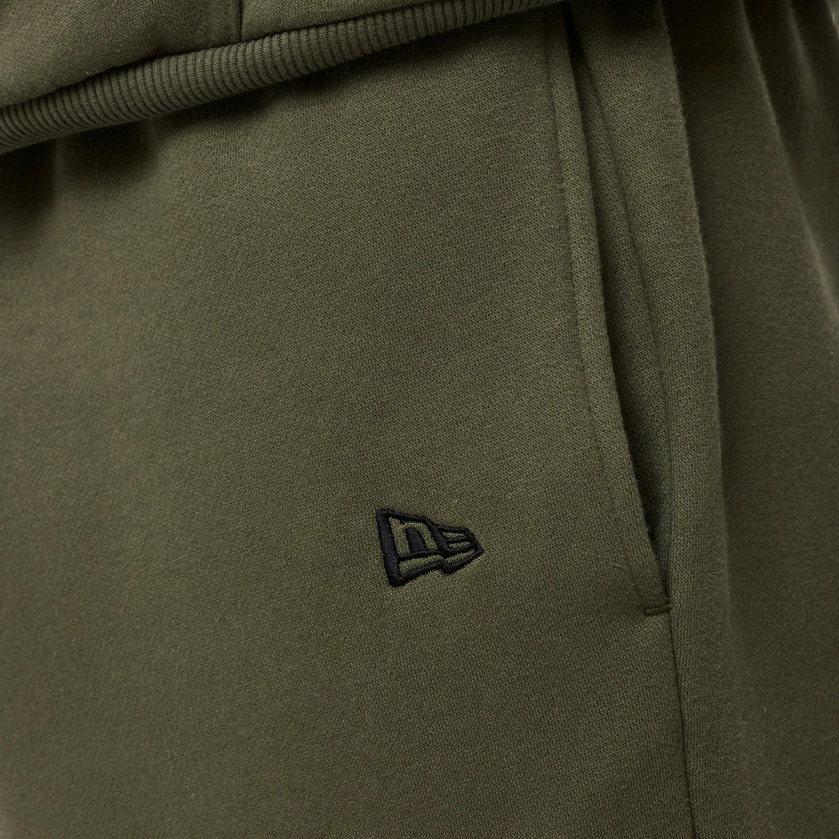 The model is wearing this MLB League Essential New York Yankees Joggers in green. 5