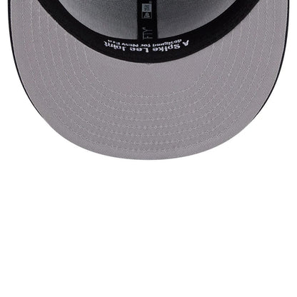 Pictured is this MLB X Spike Lee Flags New York Yankees 59FIFTY Fitted cap in navy. 2