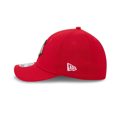 Chicago Blackhawks NHL Team Red New Era 39THIRTY M-Crown Stretch Fit Cap, side view showing the white New Era flag logo on the left side, with a structured red crown and curved red visor featuring a 39THIRTY size sticker.