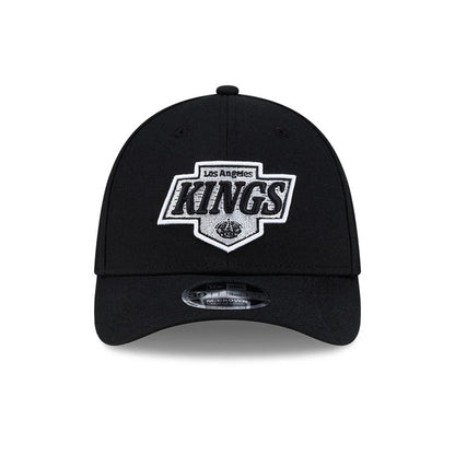 LA Kings NHL Team Black New Era 39THIRTY M-Crown Stretch Fit Cap, front view showing the raised white and silver embroidered LA Kings logo on the black front panel, with a curved visor and 39THIRTY size sticker on the visor.