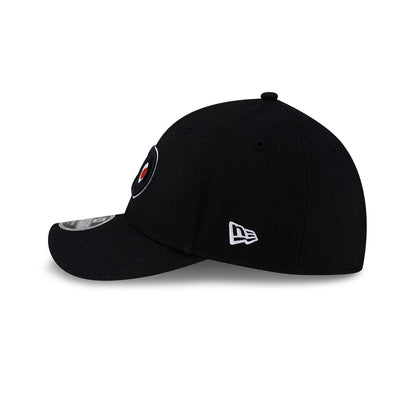 Philadelphia Flyers NHL Team Black New Era 39THIRTY M-Crown Stretch Fit Cap, side view with the white embroidered New Era flag logo on the left side, showing the curved visor and the NHL logo badge on the front panel.