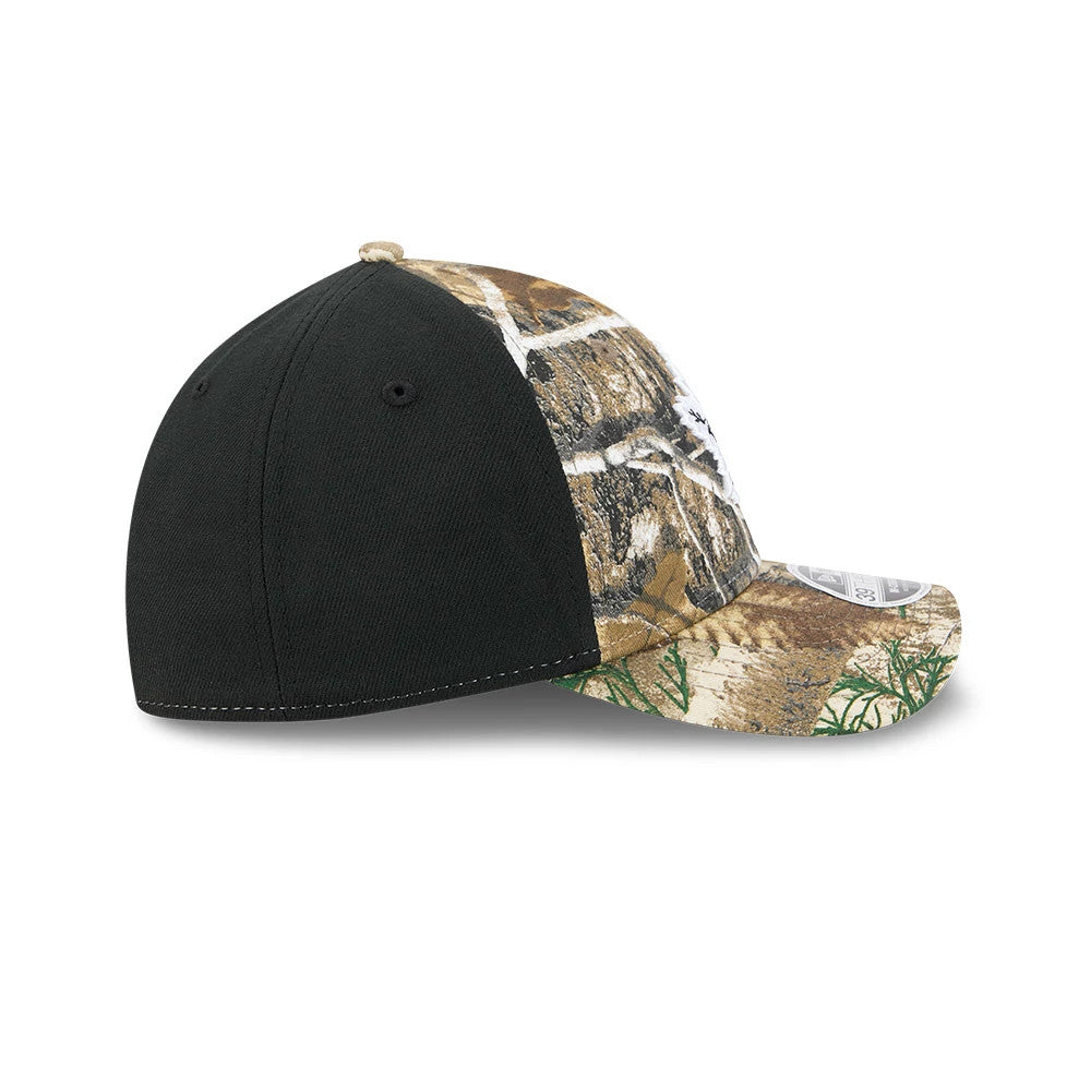 Pictured is this NHL Toronto Maple Leafs 39THIRTY M-Crown Stretch Fit cap in realtree camo. 7