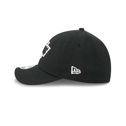 Pictured is this NHL LA Kings 39THIRTY M-Crown Stretch Fit cap in black. 6