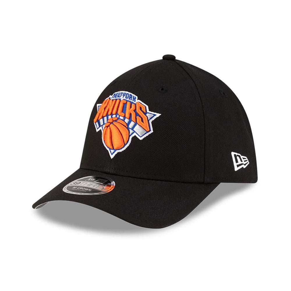 New York Knicks NBA Team Black New Era 39THIRTY M-Crown Stretch Fit Cap, three-quarter view showing the raised embroidered Knicks logo in orange and blue on the front panel, with a grey undervisor and 39THIRTY size sticker on the curved black visor.
