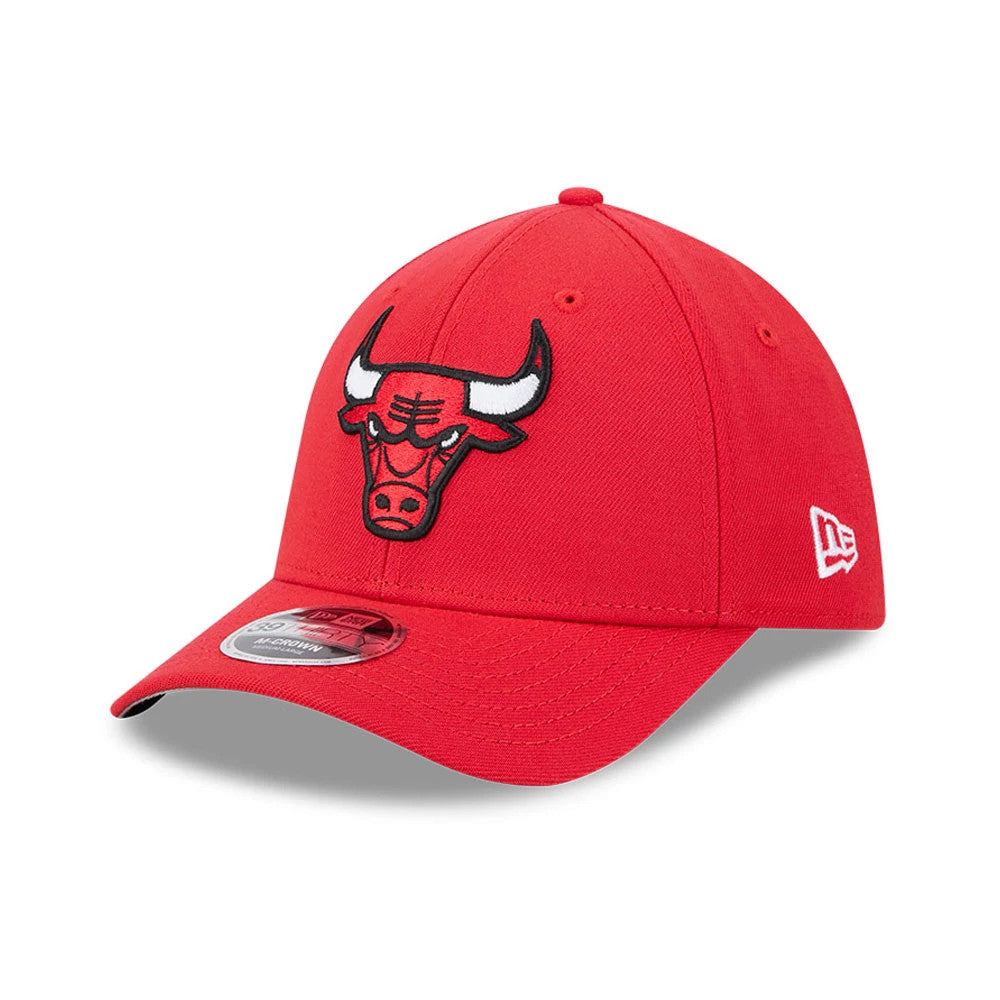 Chicago Bulls NBA Team Red New Era 39THIRTY M-Crown Stretch Fit Cap, three-quarter view showing the raised embroidered Bulls logo on the structured red front panel, with a sharply curved red visor and 39THIRTY size sticker.