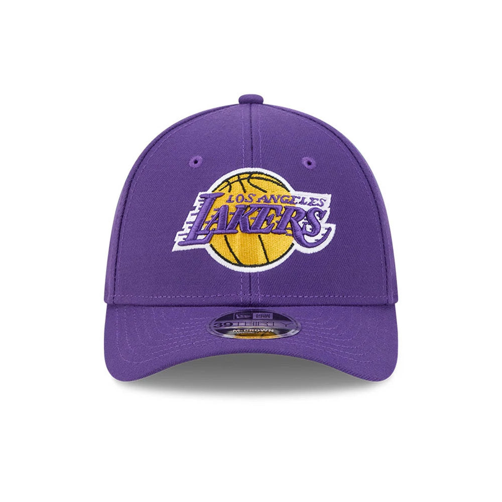 LA Lakers NBA Team Purple New Era 39THIRTY M-Crown Stretch Fit Cap, front view showing the yellow and purple raised embroidered Lakers logo on the front panel, with a curved purple visor and a 39THIRTY size sticker on the centre.