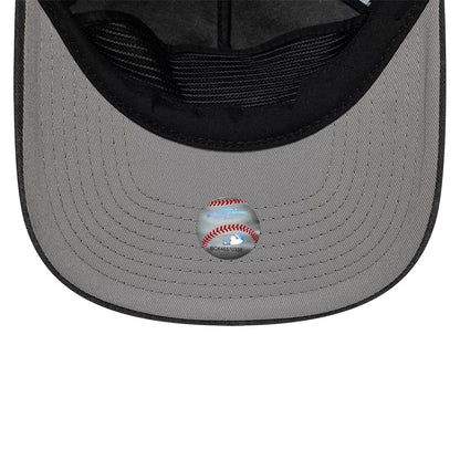 Pictured is this MLB New York Mets 19TWENTY cap in black. 2