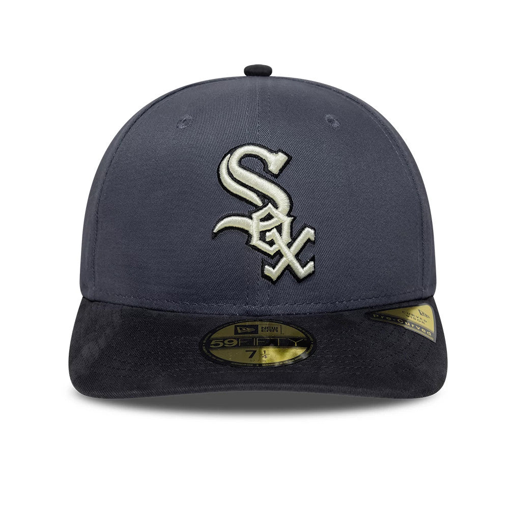 Chicago White Sox MLB Dark Grey New Era 59FIFTY Fitted Cap, front view showing a raised white Sox logo embroidered on the structured dark grey crown, with a black flat visor and a gold 59FIFTY size sticker at the centre.