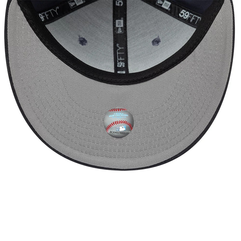 Pictured is this MLB Chicago White Sox 59FIFTY Fitted cap in dark grey. 2