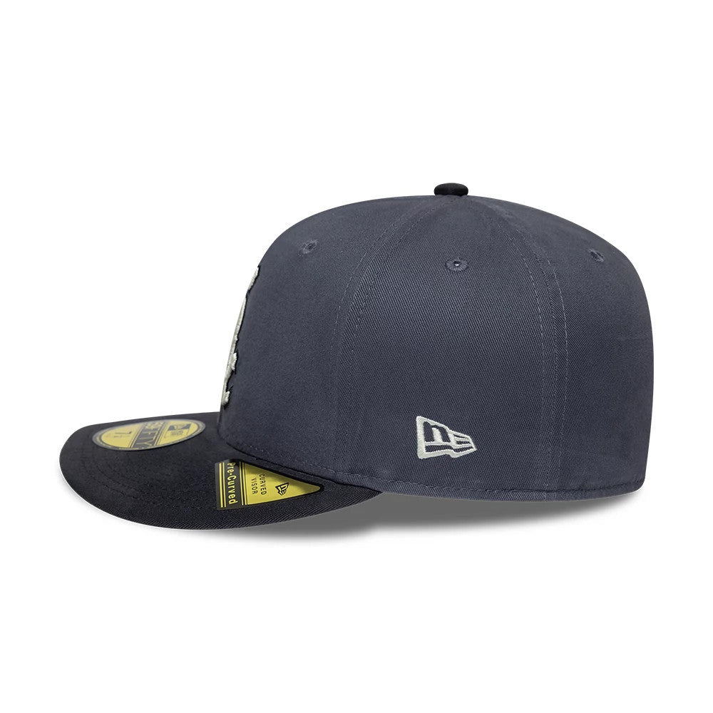 Pictured is this MLB Chicago White Sox 59FIFTY Fitted cap in dark grey. 6