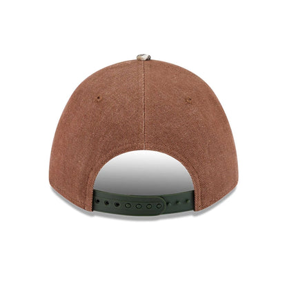 Pictured is this MLB Cotton Twill New York Mets 9FORTY M-Crown A-Frame cap in dark beige. 5