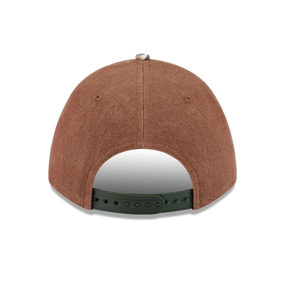Pictured is this MLB Cotton Twill New York Mets 9FORTY M-Crown A-Frame cap in dark beige. 5